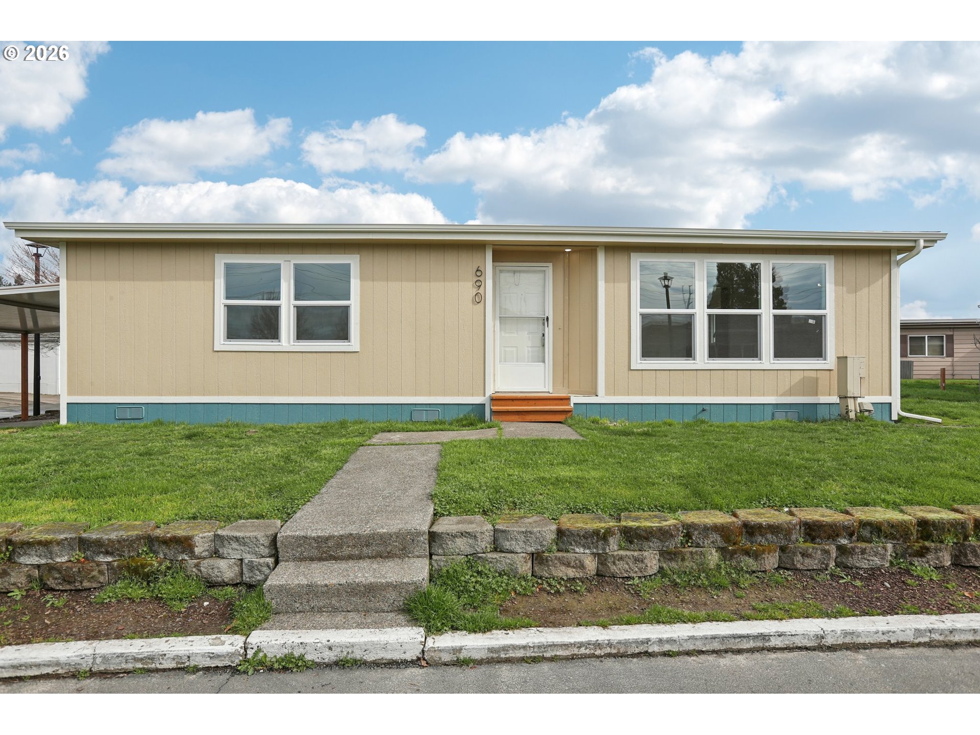 690 Sw Liberty Bell Dr Property Photo 1