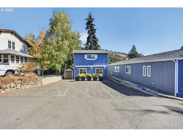 653 Ne Snohomish Ave Property Photo 3
