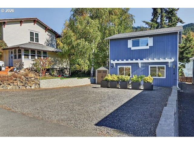 653 Ne Snohomish Ave Property Photo 4