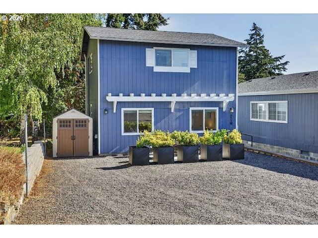 653 Ne Snohomish Ave Property Photo 37
