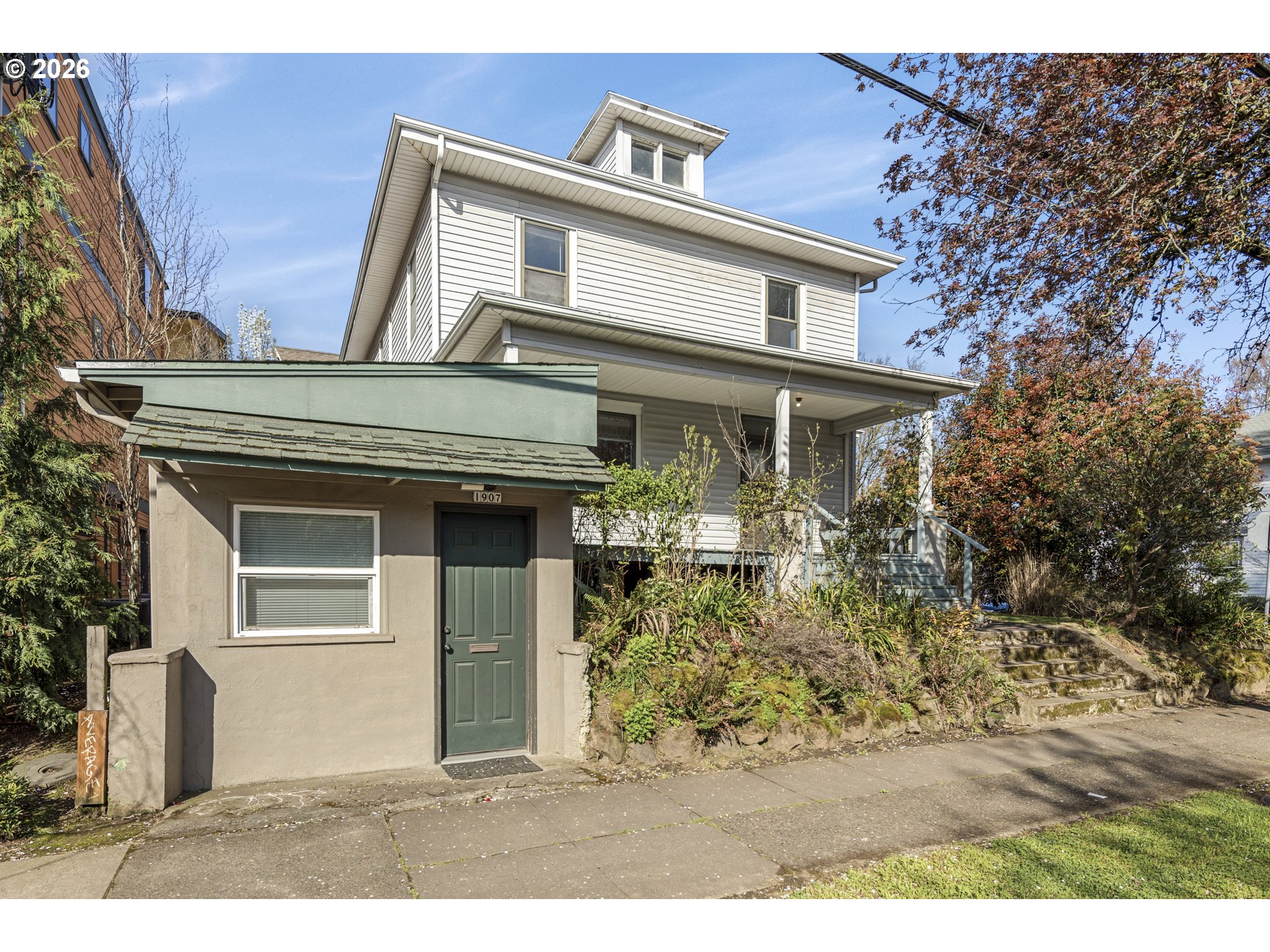 1903 SE 12TH AVE Property Photo 1