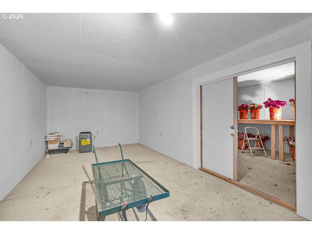 6637 Rochester St Property Photo 13