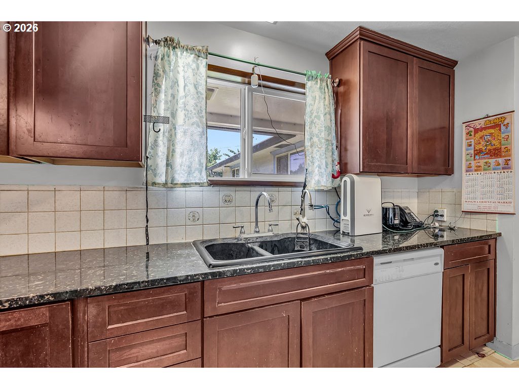 6637 Rochester St Property Photo 23