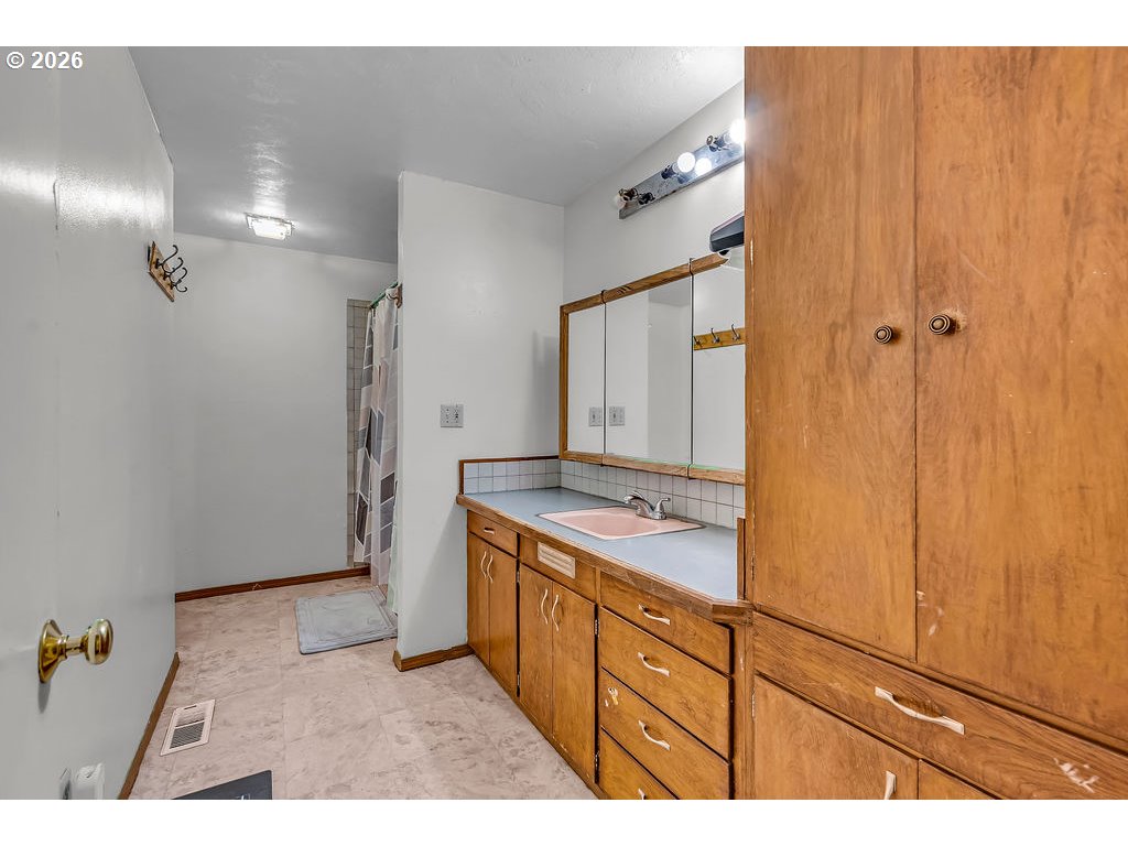 6637 Rochester St Property Photo 25