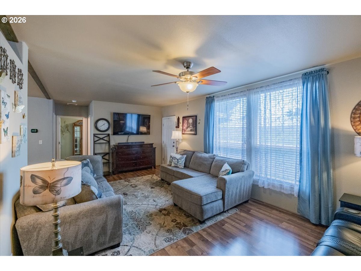 300 Se Lacreole Dr 212 Property Photo 10