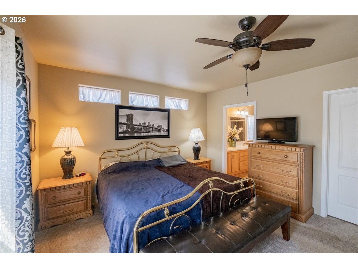 300 Se Lacreole Dr 212 Property Photo 18