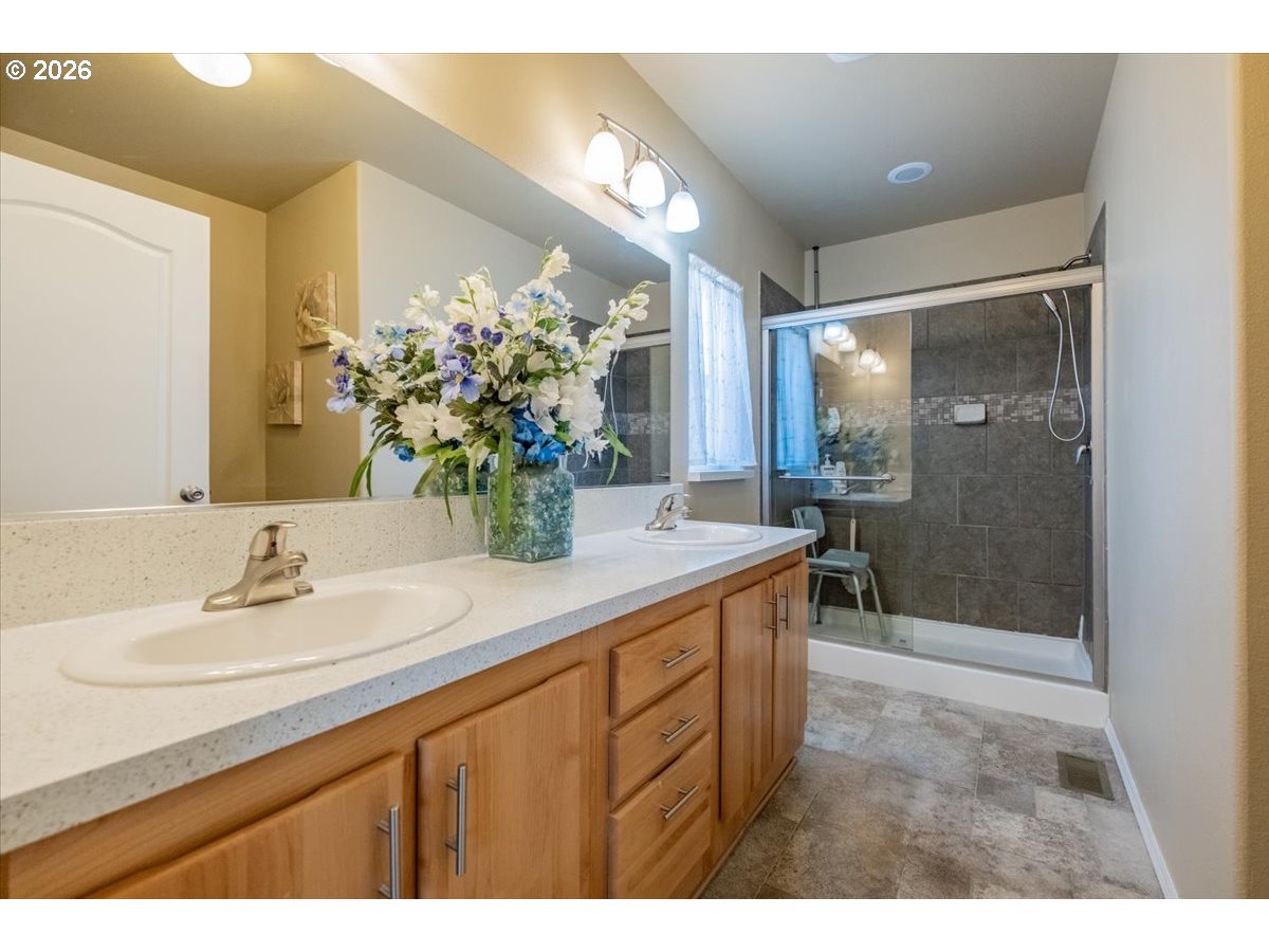 300 Se Lacreole Dr 212 Property Photo 21
