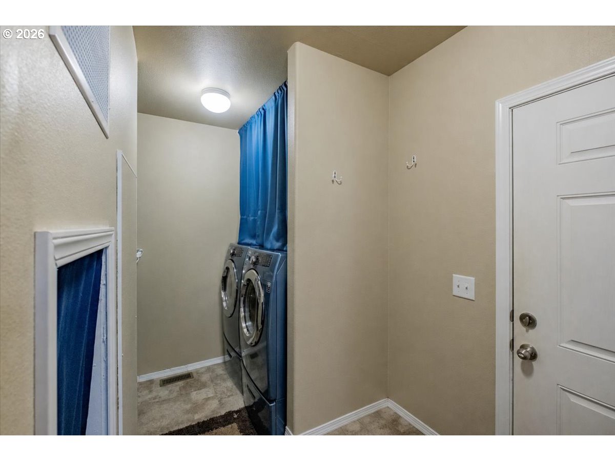 300 Se Lacreole Dr 212 Property Photo 27