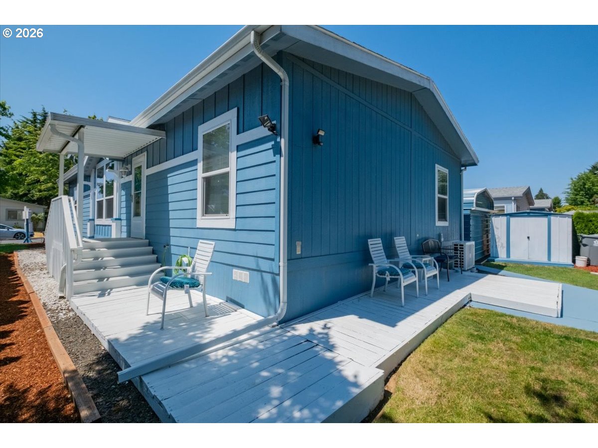 300 Se Lacreole Dr 212 Property Photo 32