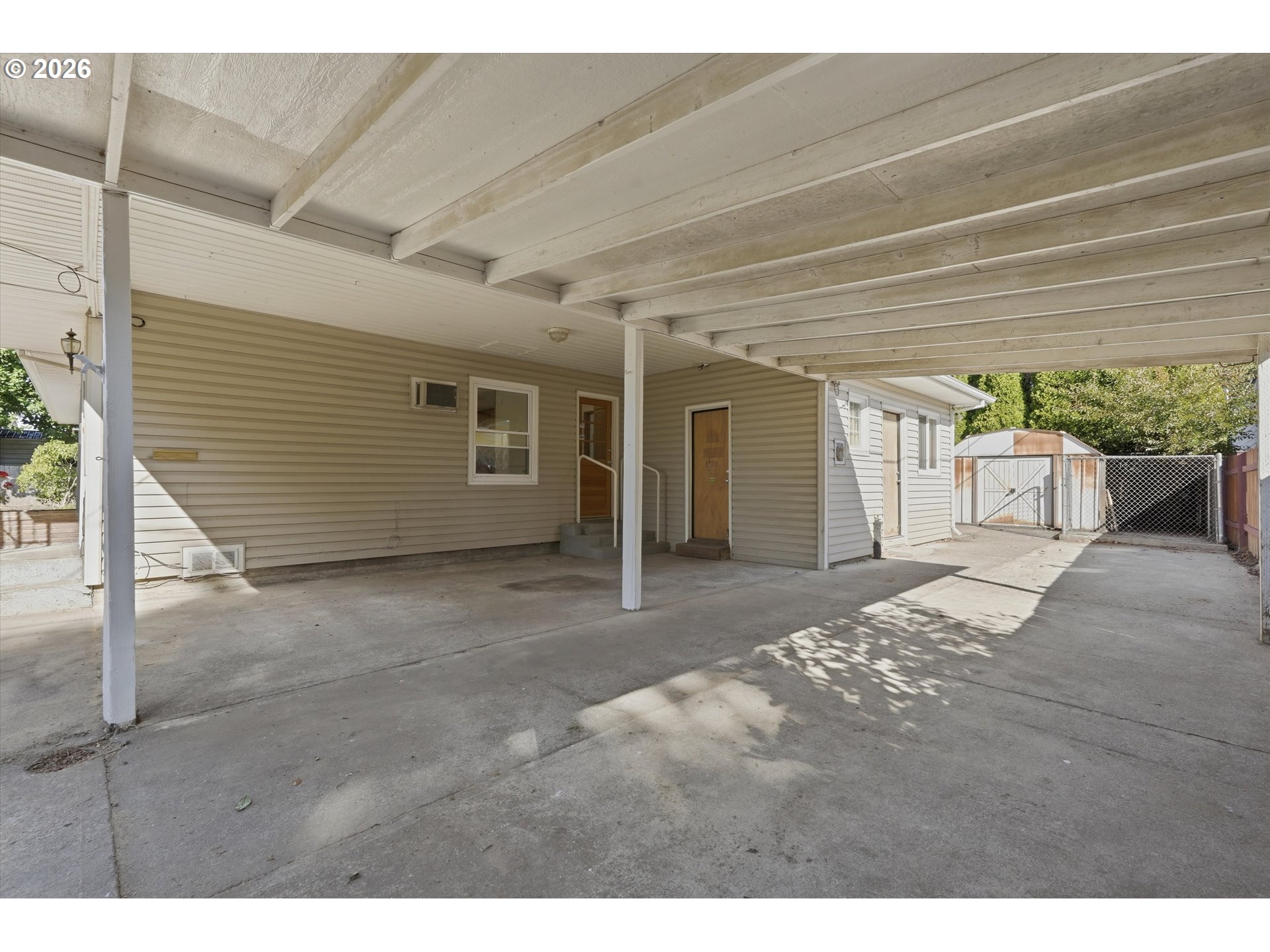 722 Elm St Property Photo 4
