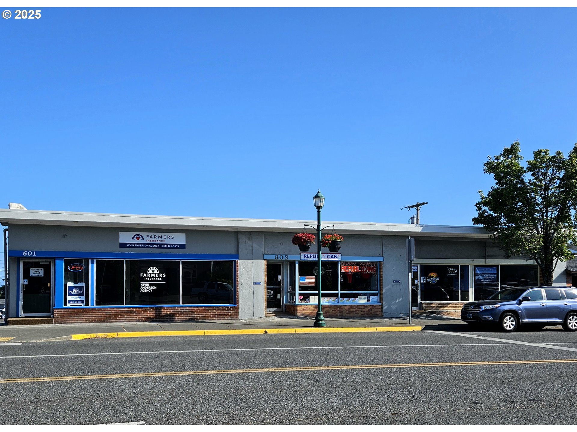 601 Chetco Ave Property Photo 1