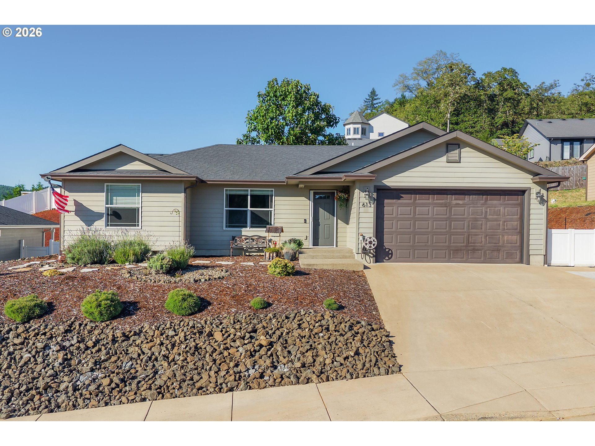 613 Brooks Loop Property Photo 4
