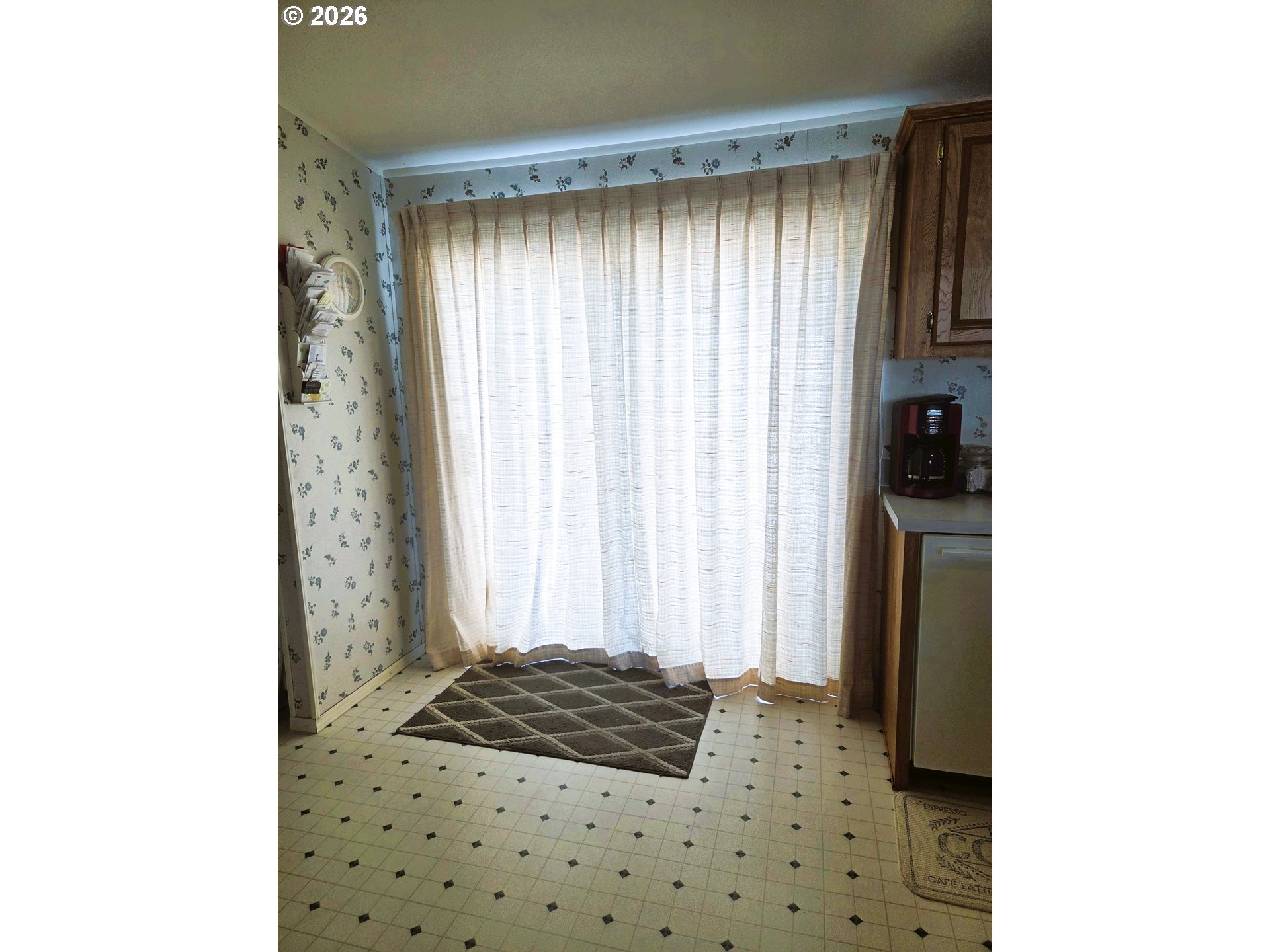 970 W 5th St Property Photo 5