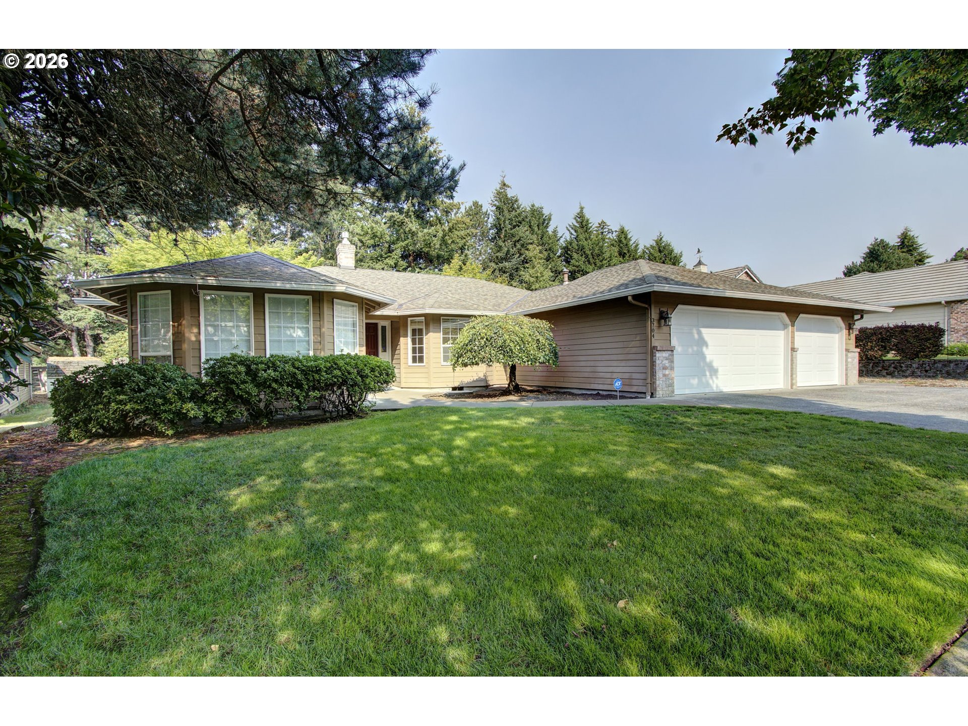 3704 SE 165TH AVE Property Photo 1