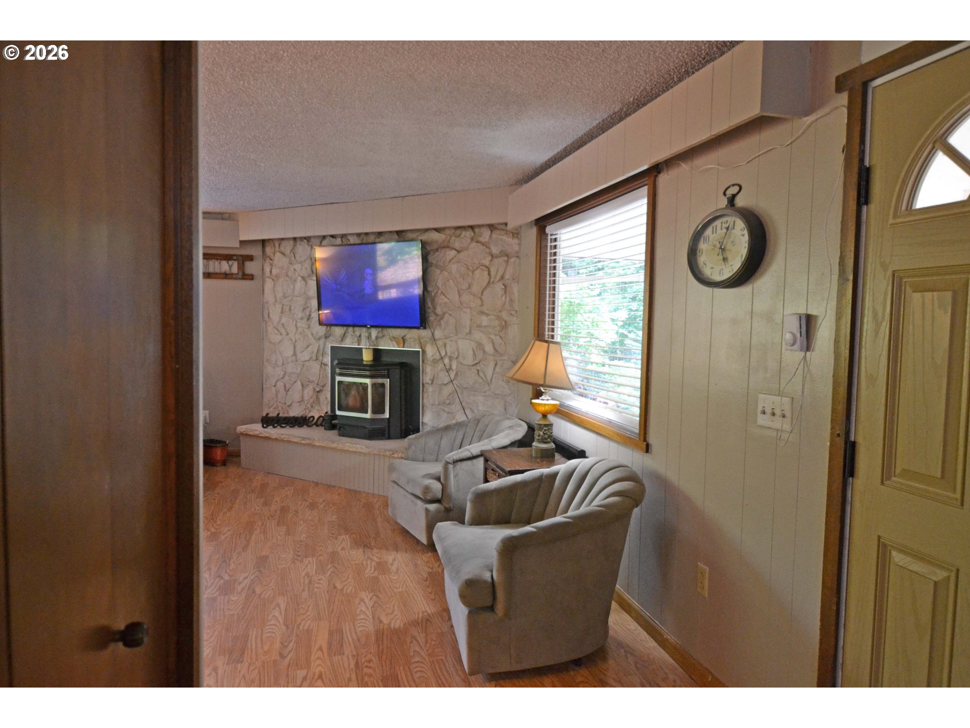 6962 Macleay Rd Se Property Photo 2