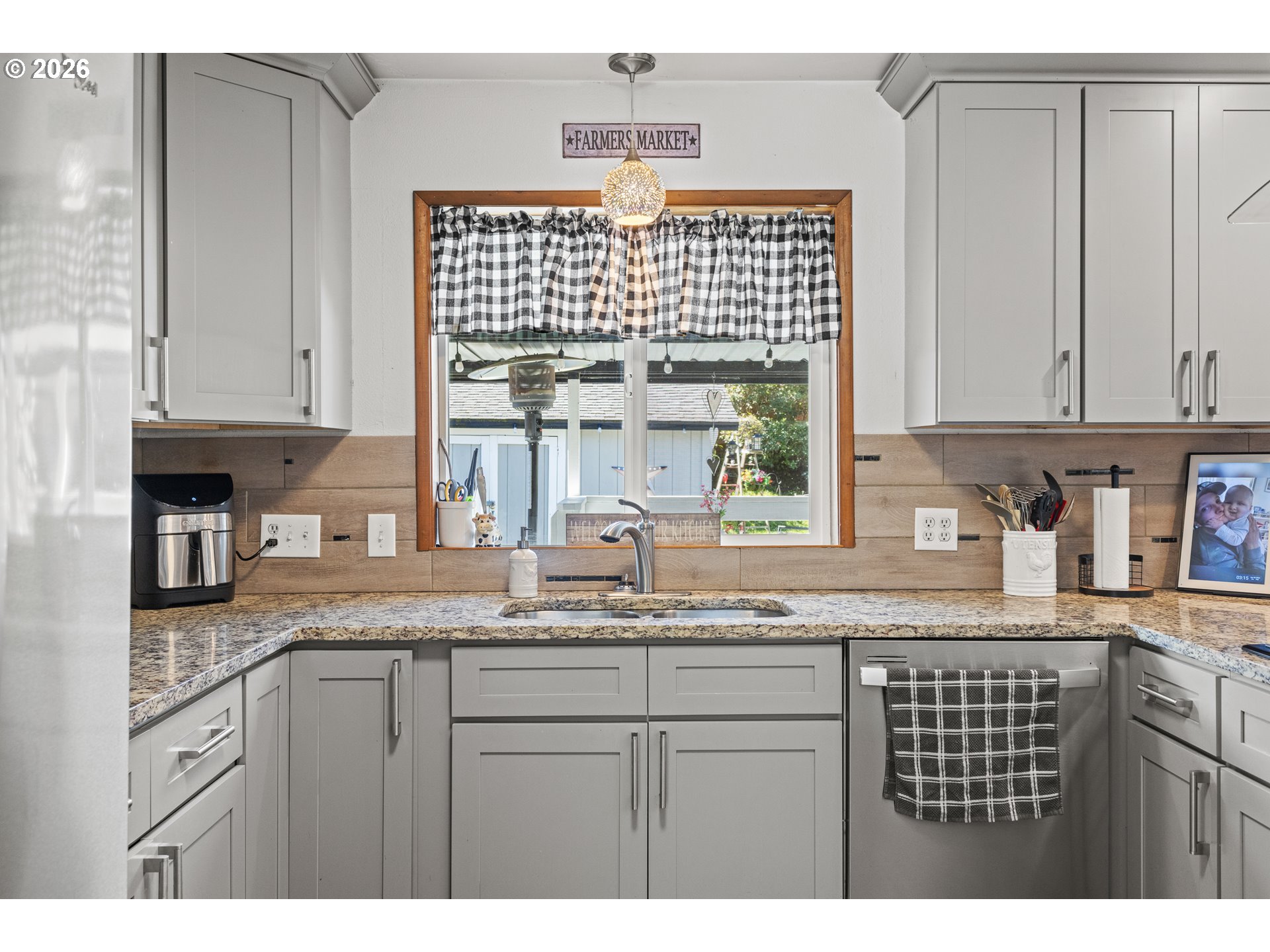 100 W 17th St Property Photo 7