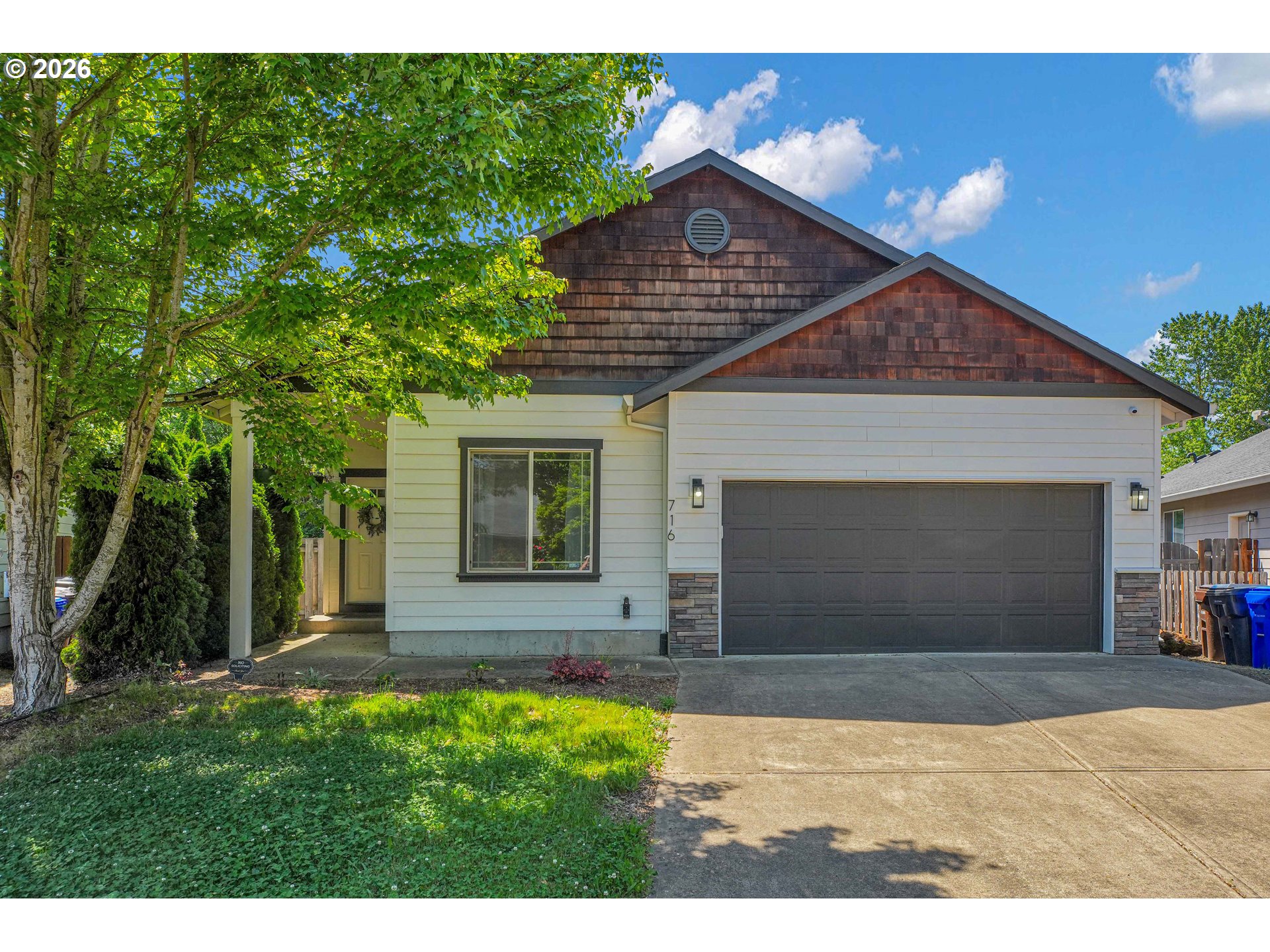 716 Eric Dr Property Photo 1