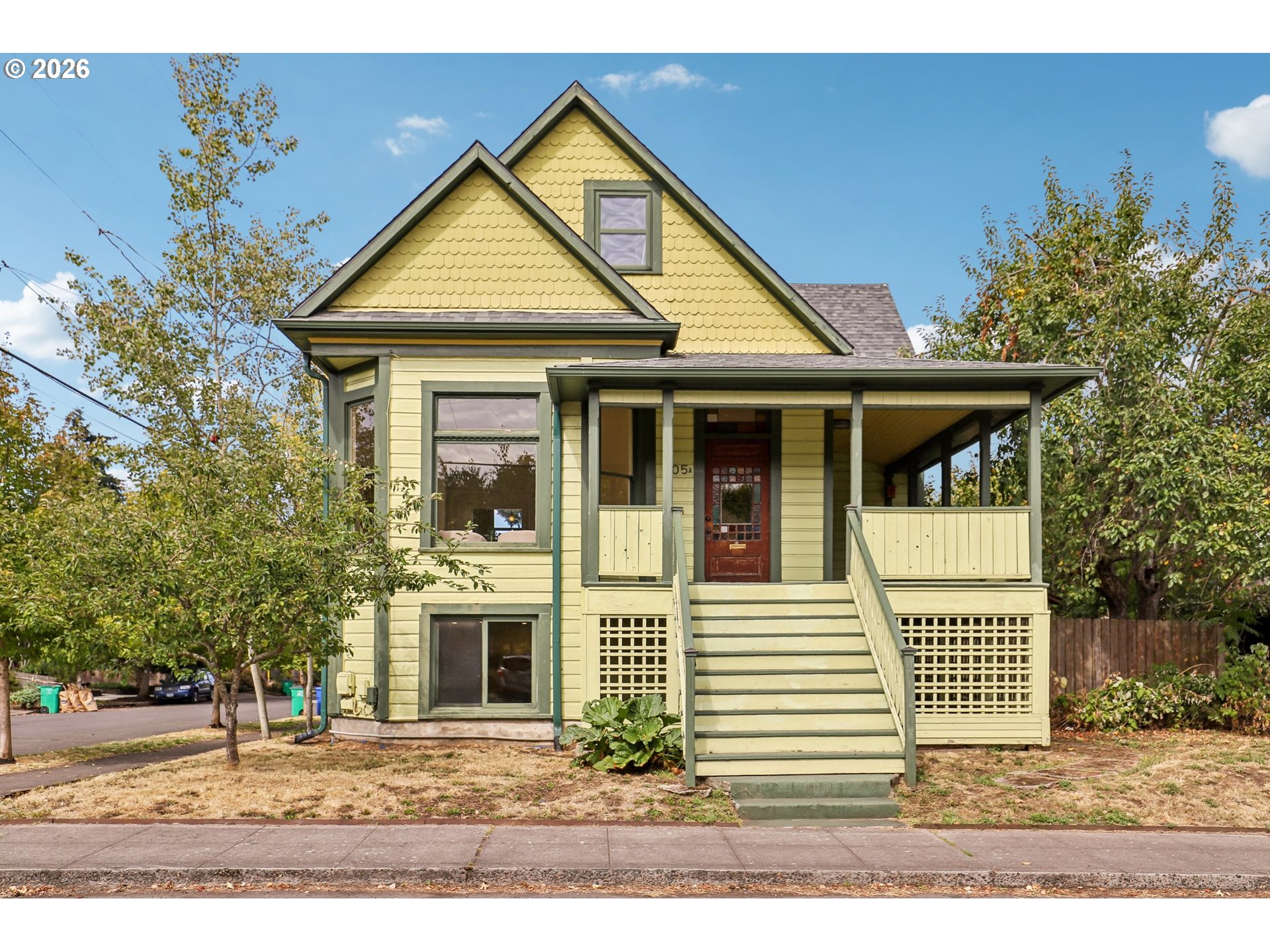 905 Ne Holman St Property Photo 1