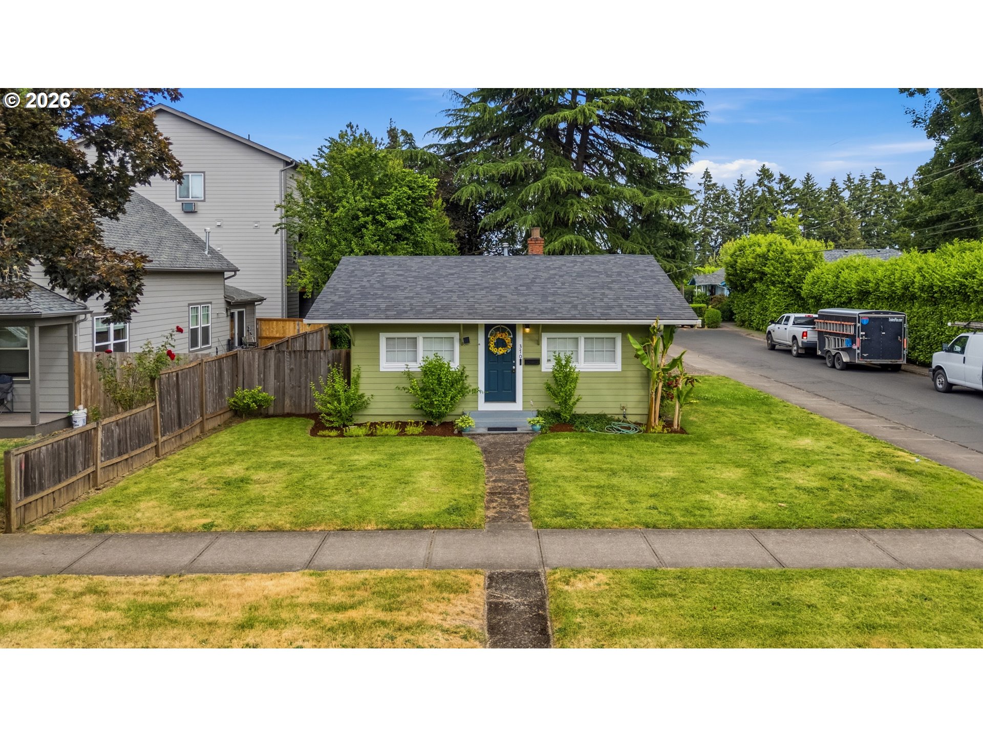 370 24th St Property Photo 1