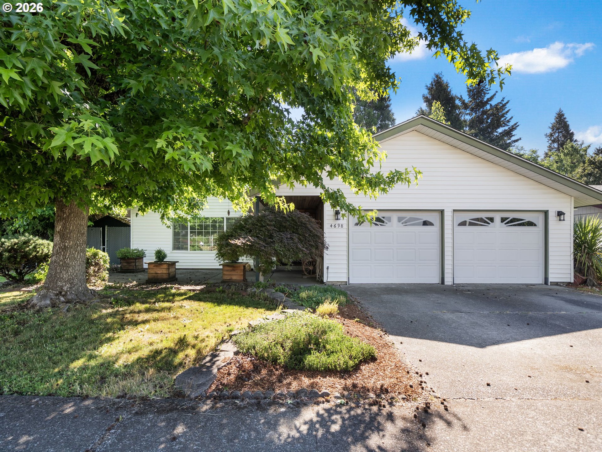 4698 Happy Dr Ne Property Photo 1
