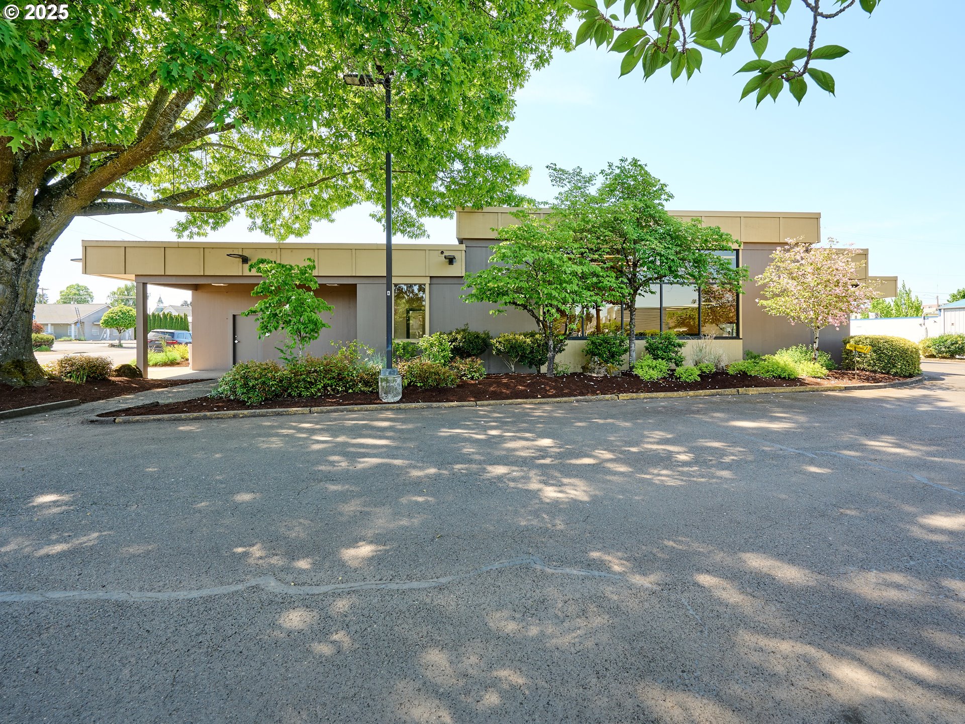 200 CENTER AVE Property Photo 1