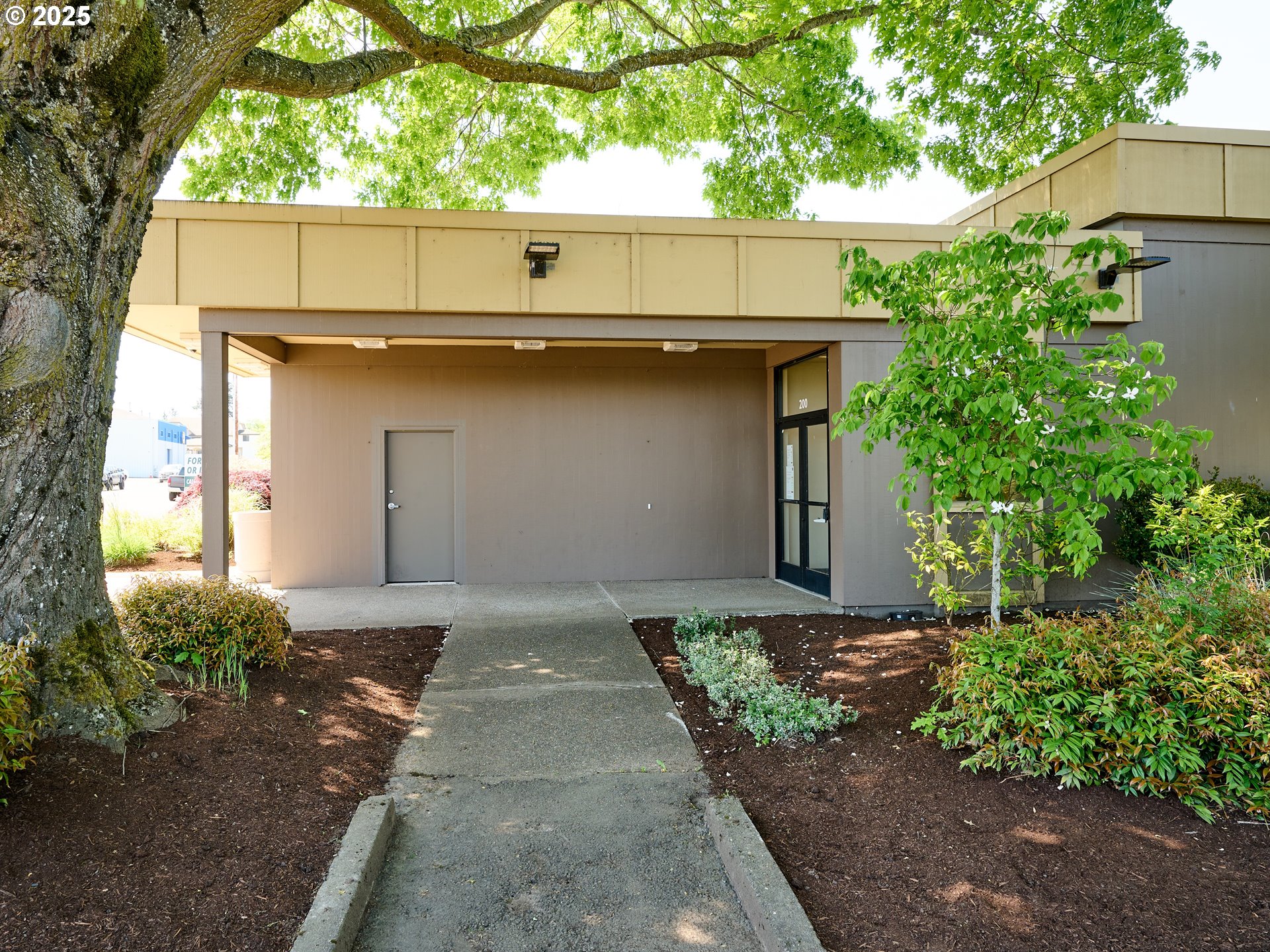 200 Center Ave Property Photo 2