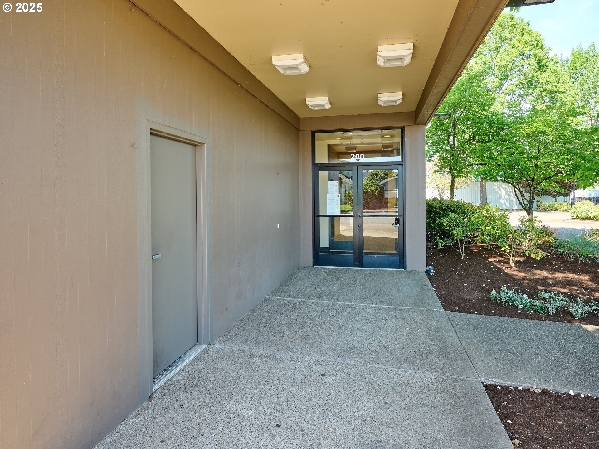 200 Center Ave Property Photo 3