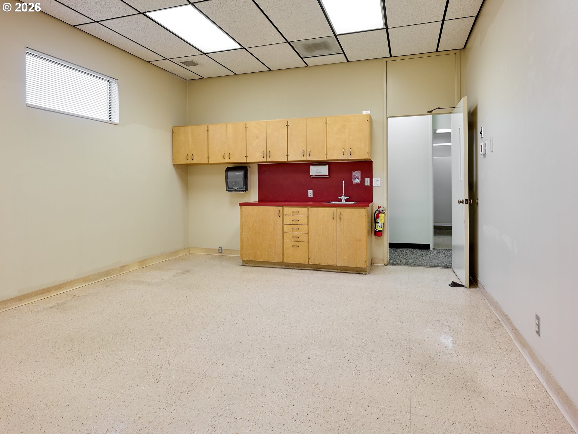 200 Center Ave Property Photo 28