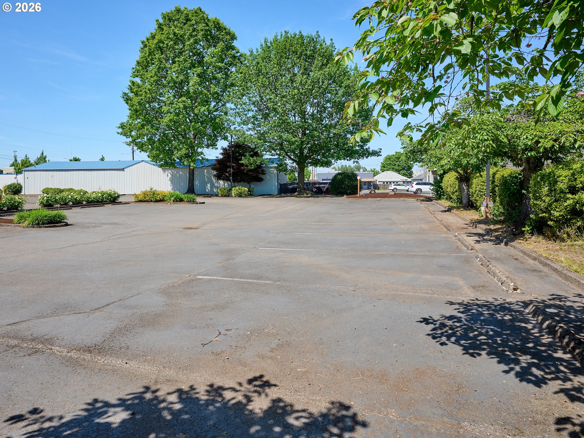 200 Center Ave Property Photo 32