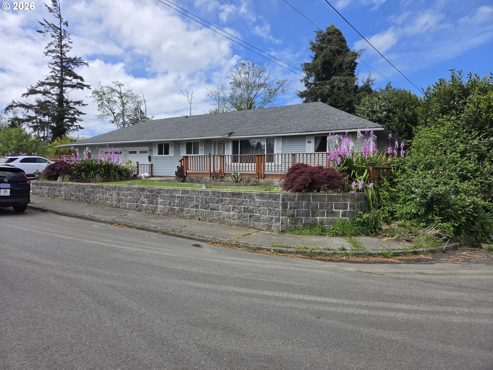 3330 CHESTER ST Property Photo 1