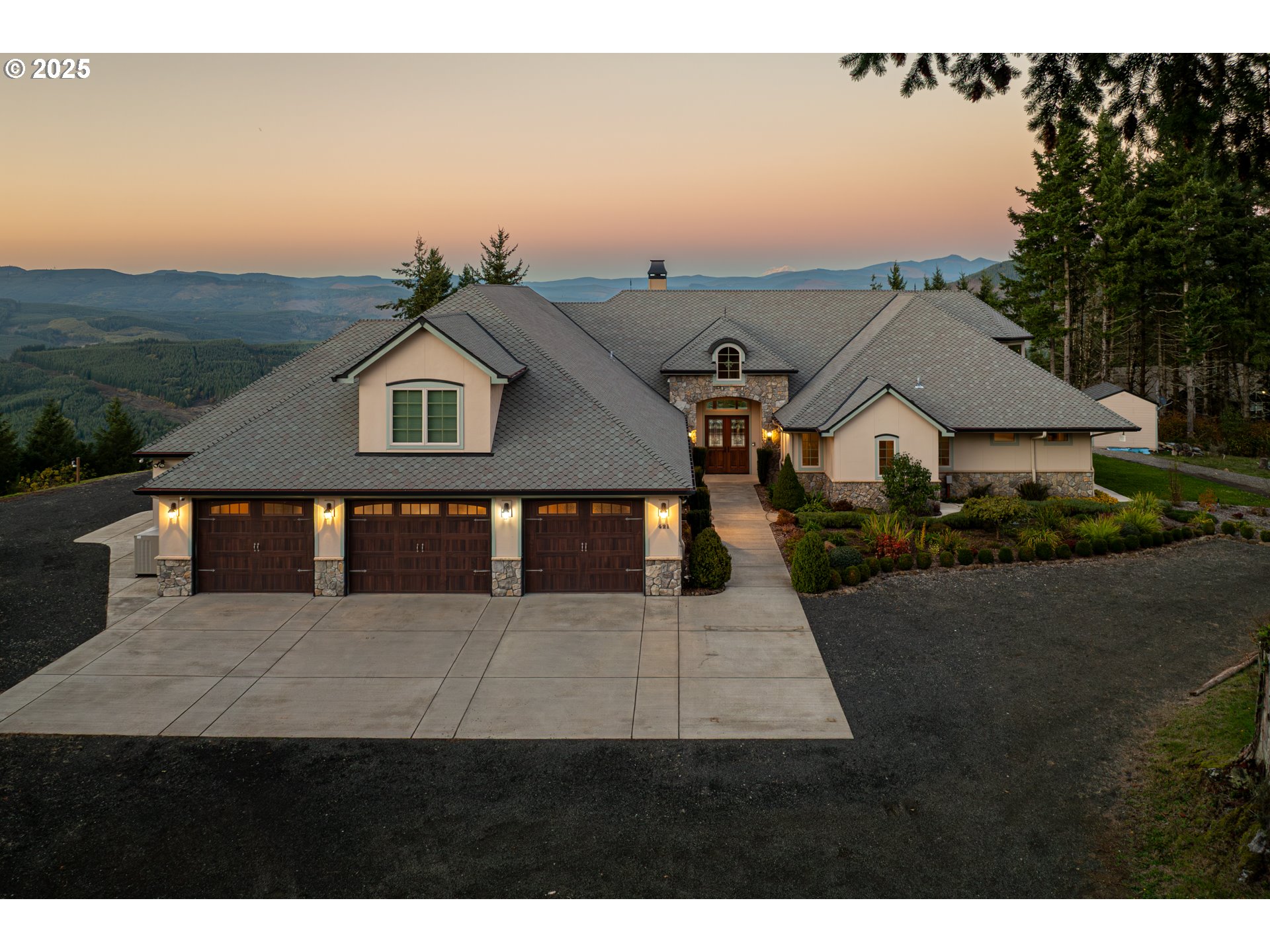 421 Woodland Heights Rd Property Photo 1