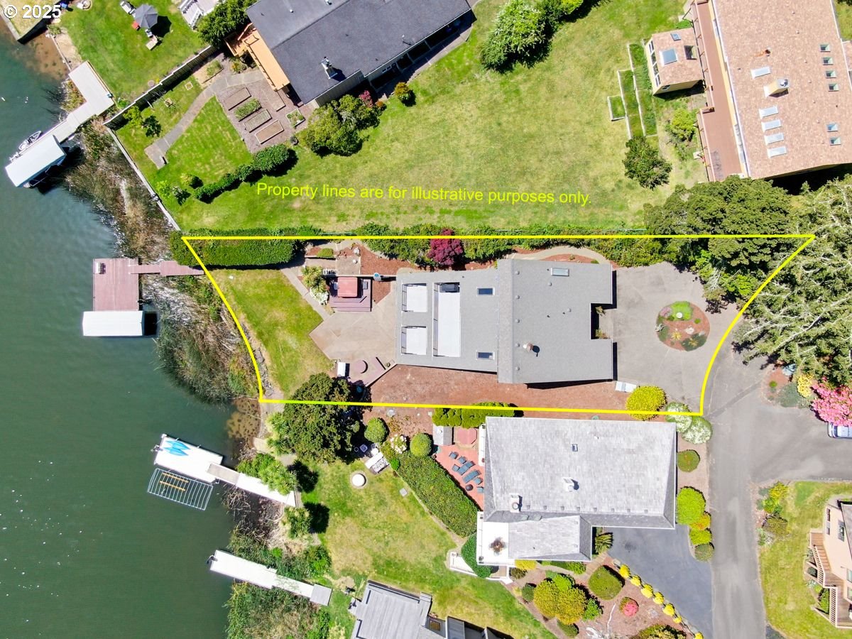 2036 Ne Lagoon Ln Property Photo 10