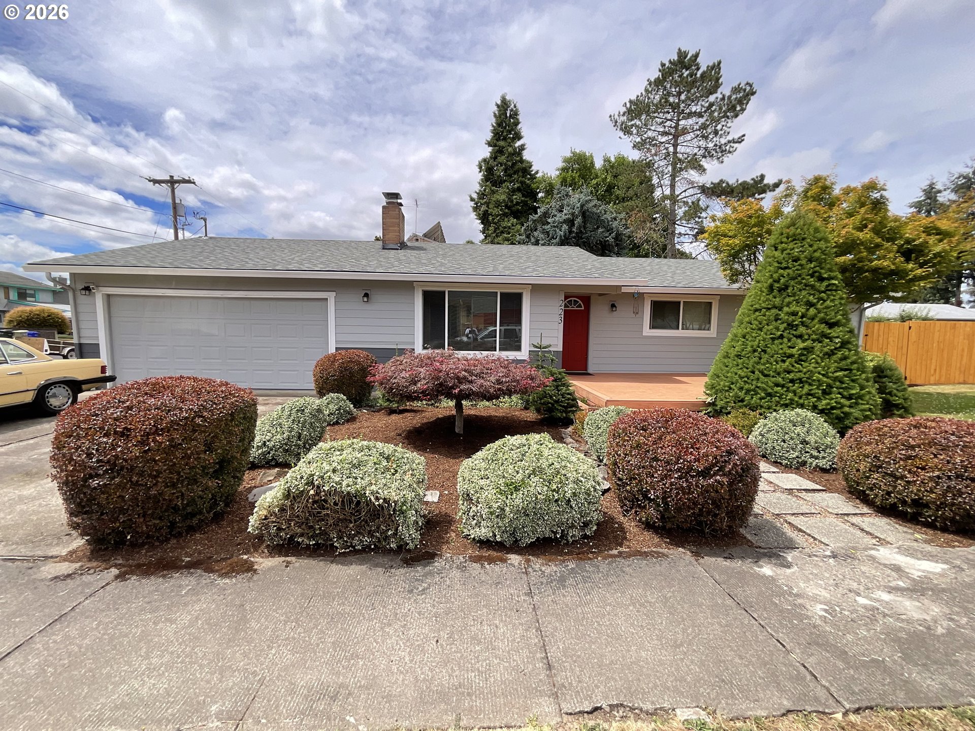 223 N 13th Ave Property Photo 1