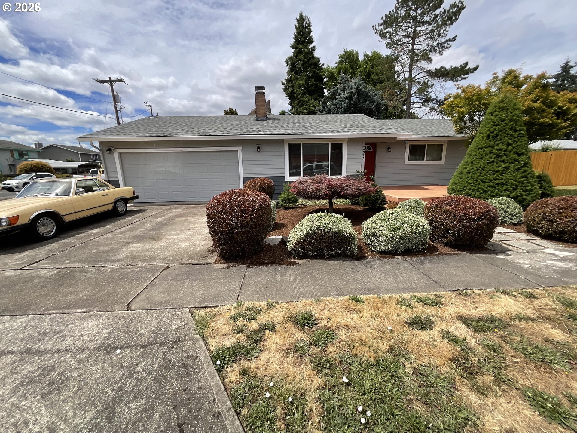 223 N 13th Ave Property Photo 4