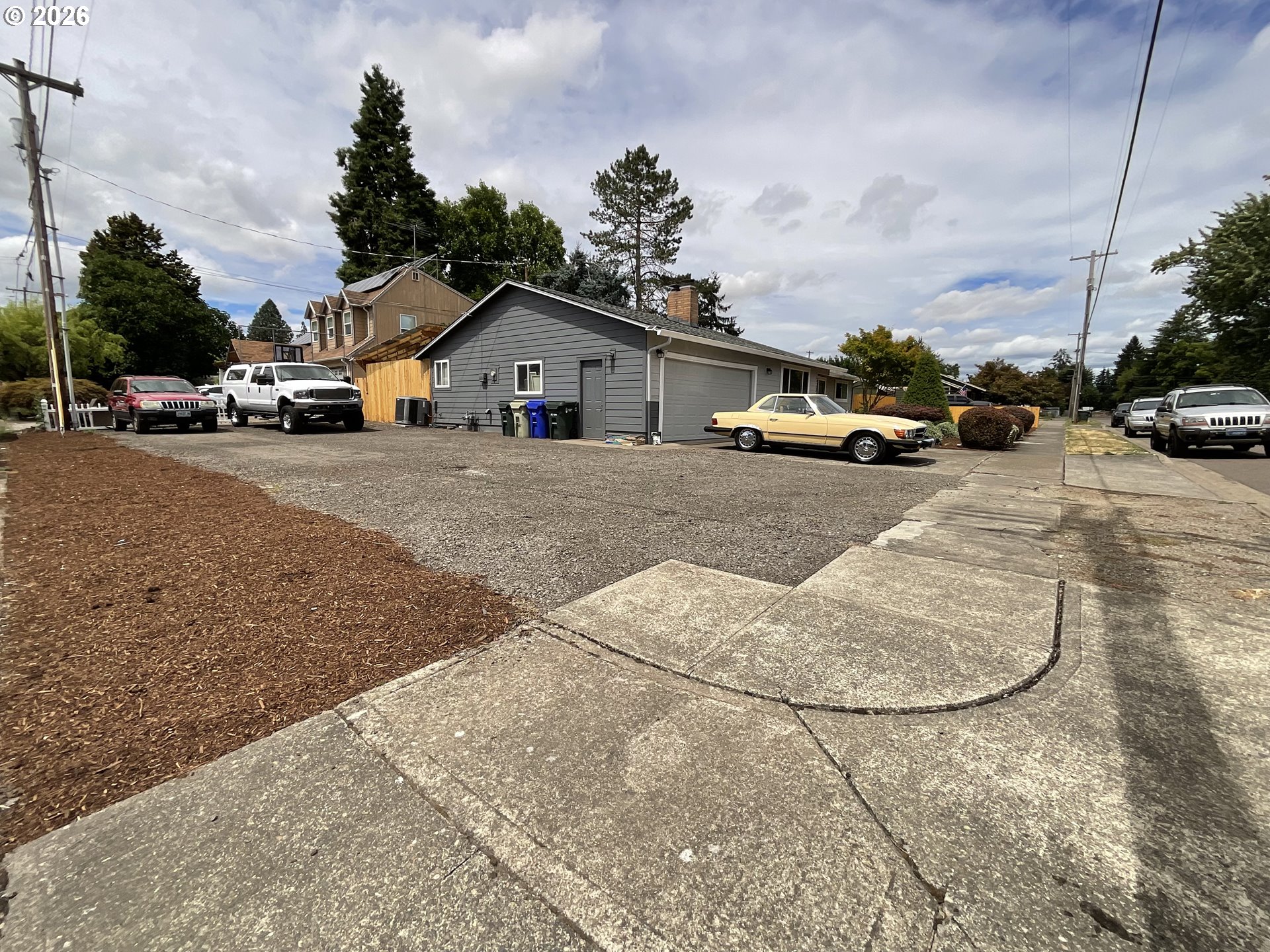 223 N 13th Ave Property Photo 5