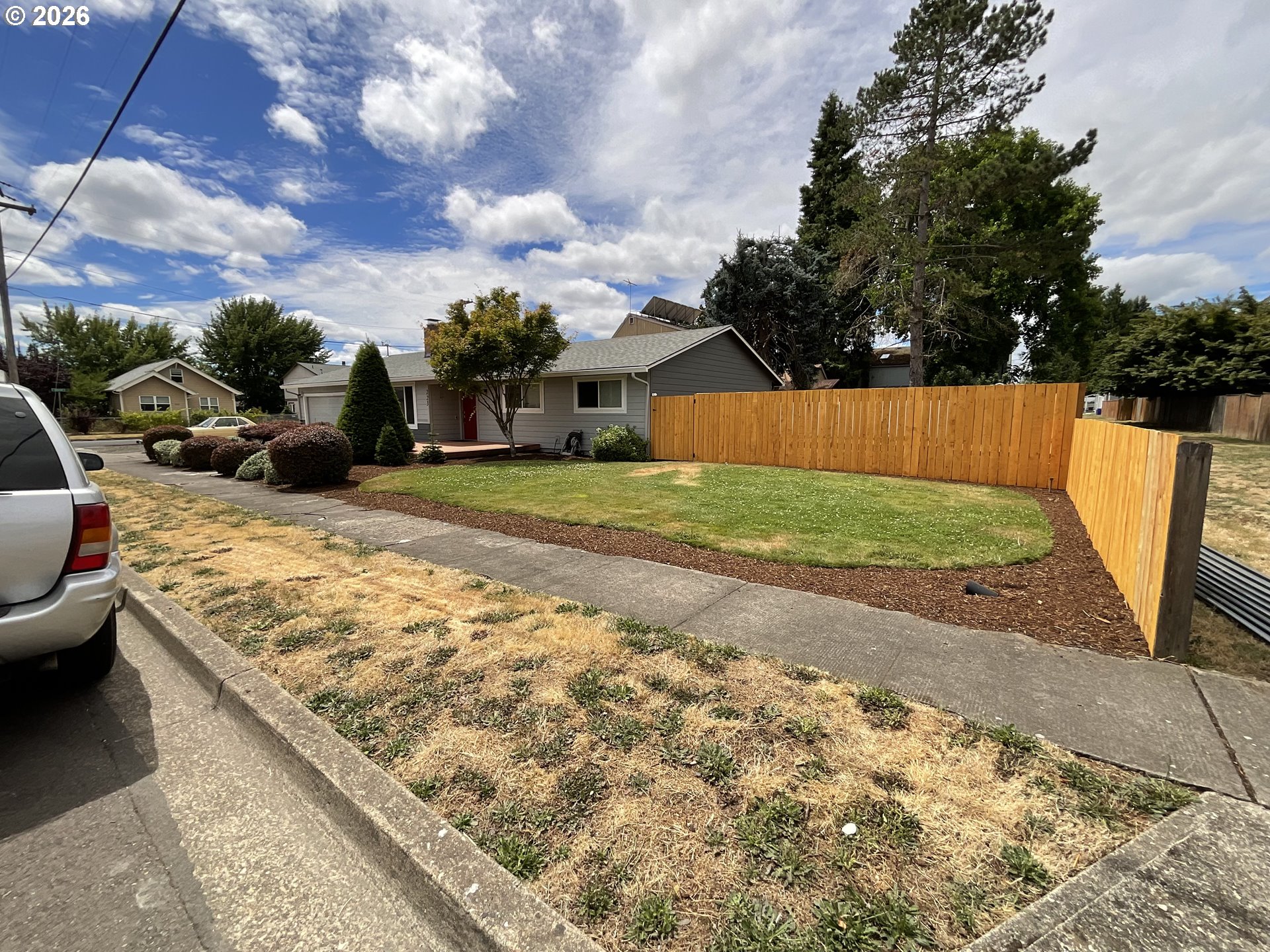 223 N 13th Ave Property Photo 6
