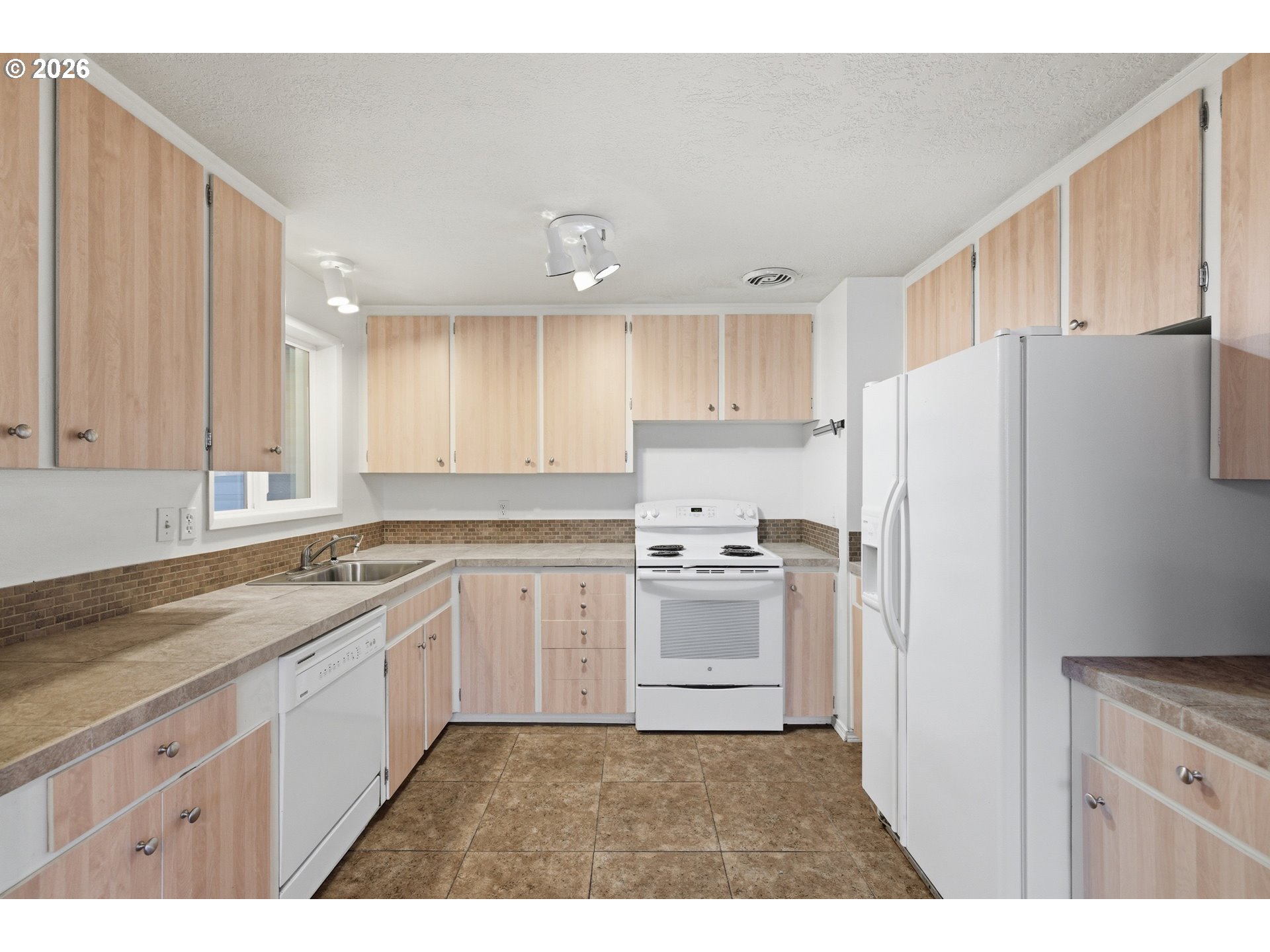 1390 Astor Way Property Photo 10