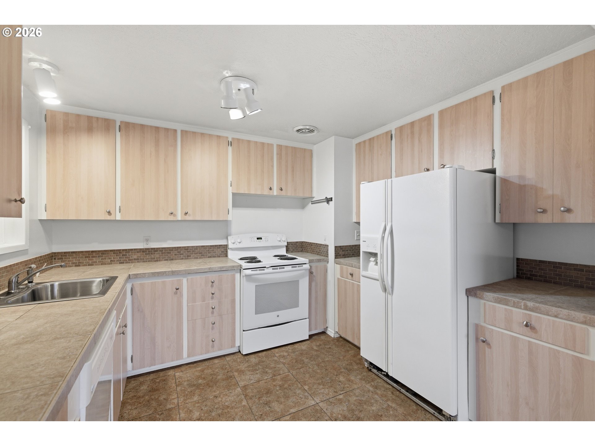 1390 Astor Way Property Photo 11
