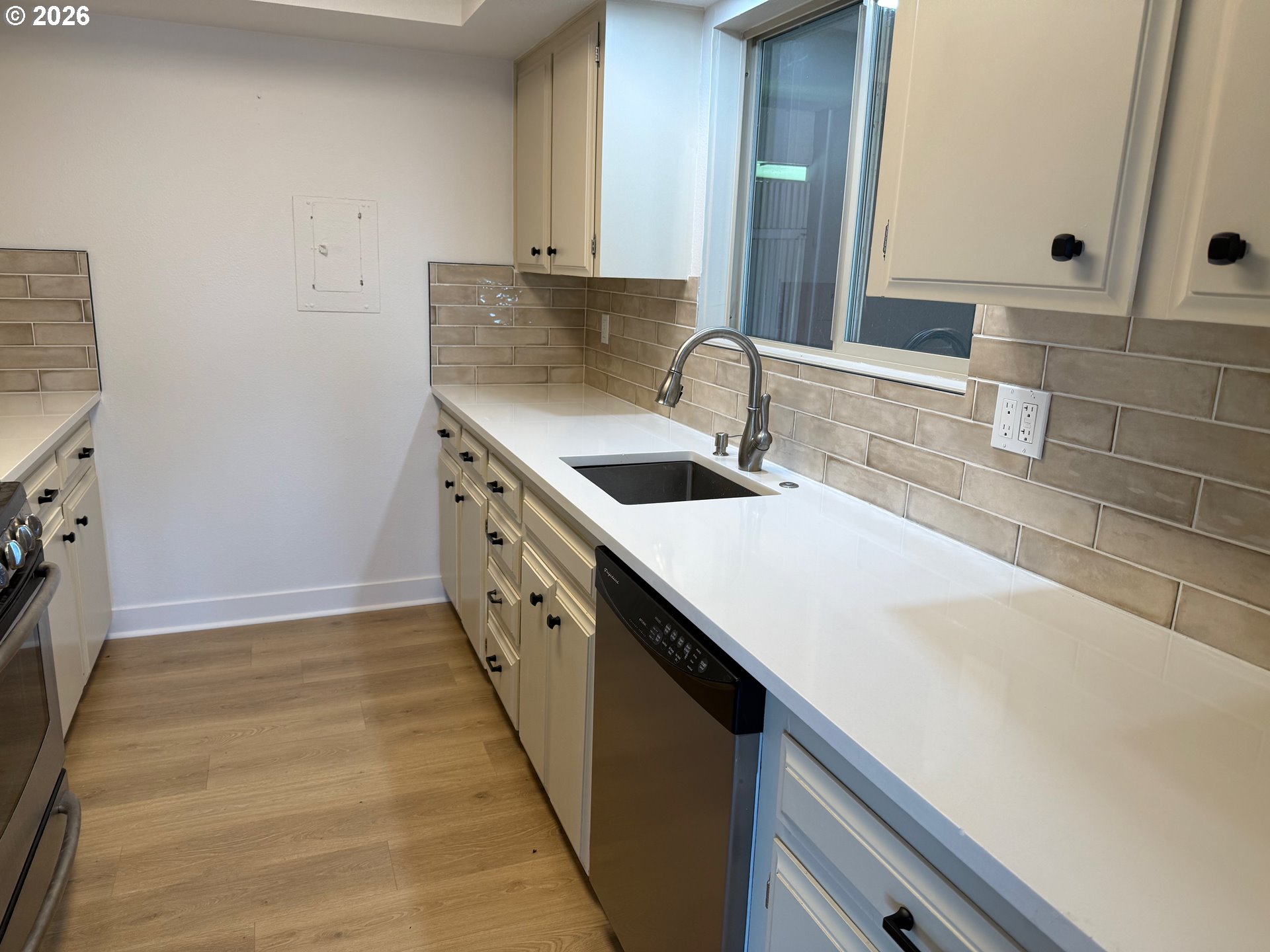 750 1st St Property Photo 14