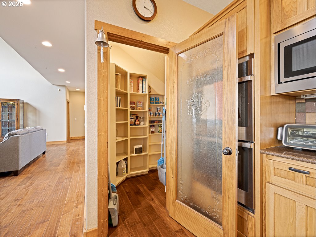 4728 Coopers Hawk Rd Property Photo 6