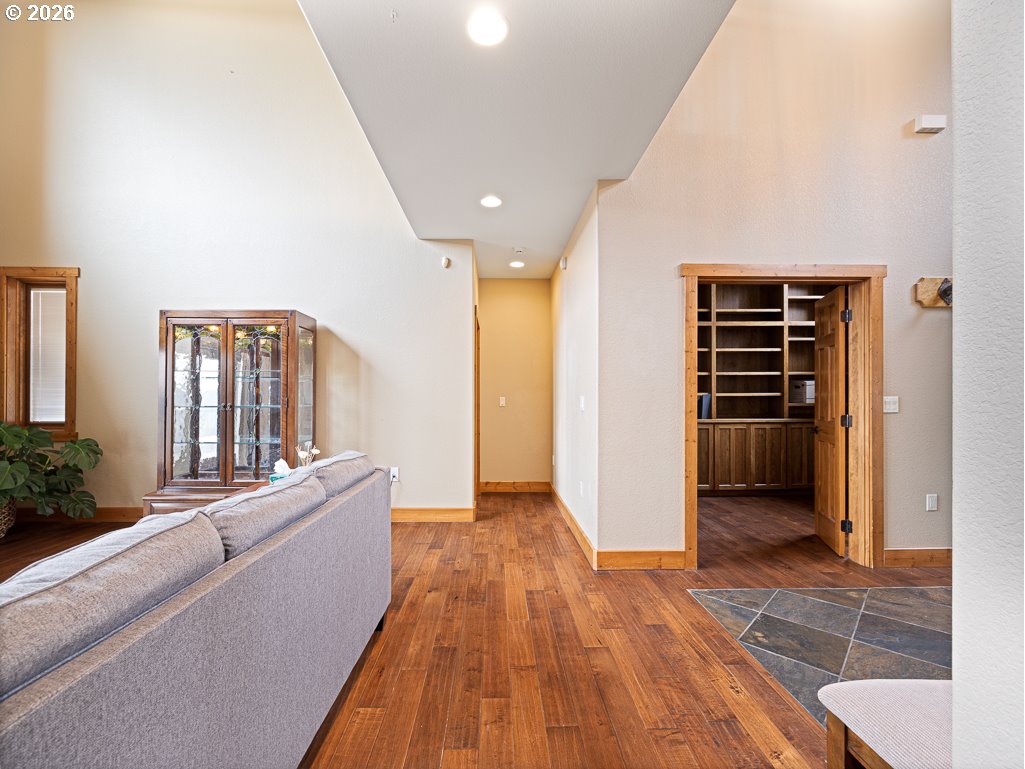 4728 Coopers Hawk Rd Property Photo 11