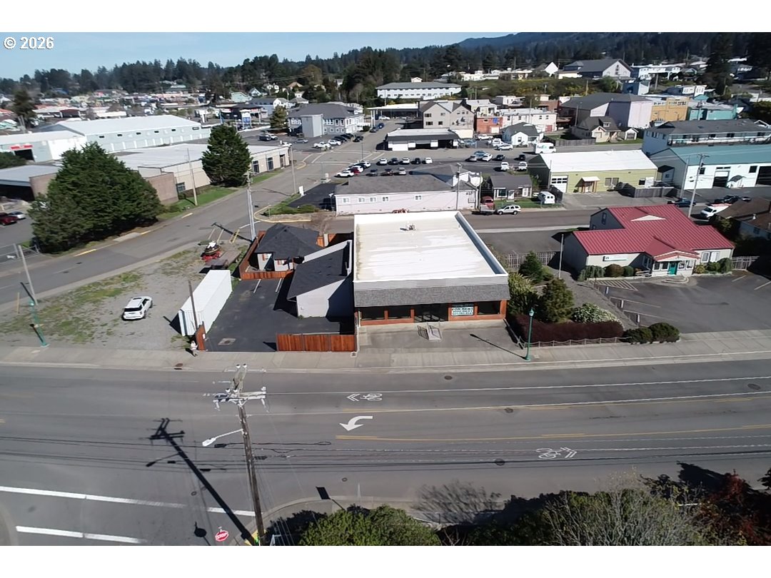 644 Railroad St Property Photo 4