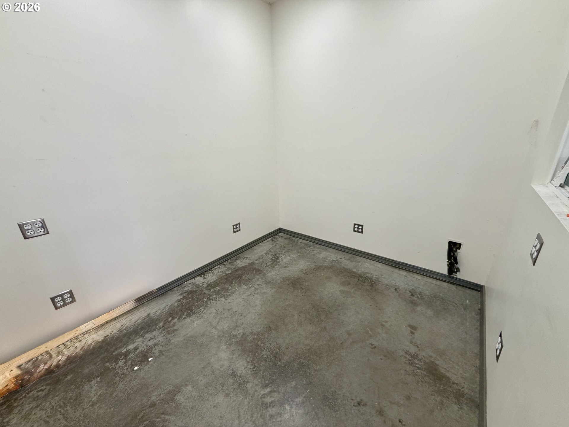 644 Railroad St Property Photo 18