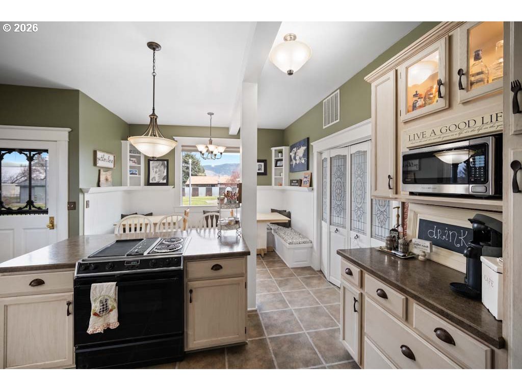 610 Ruckman Ave Property Photo 6