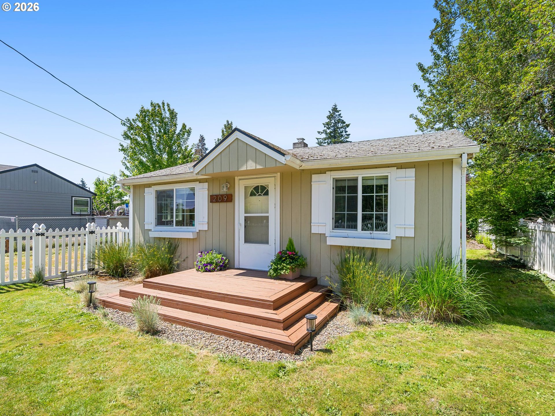 209 Ne 192nd Ave Property Photo 1