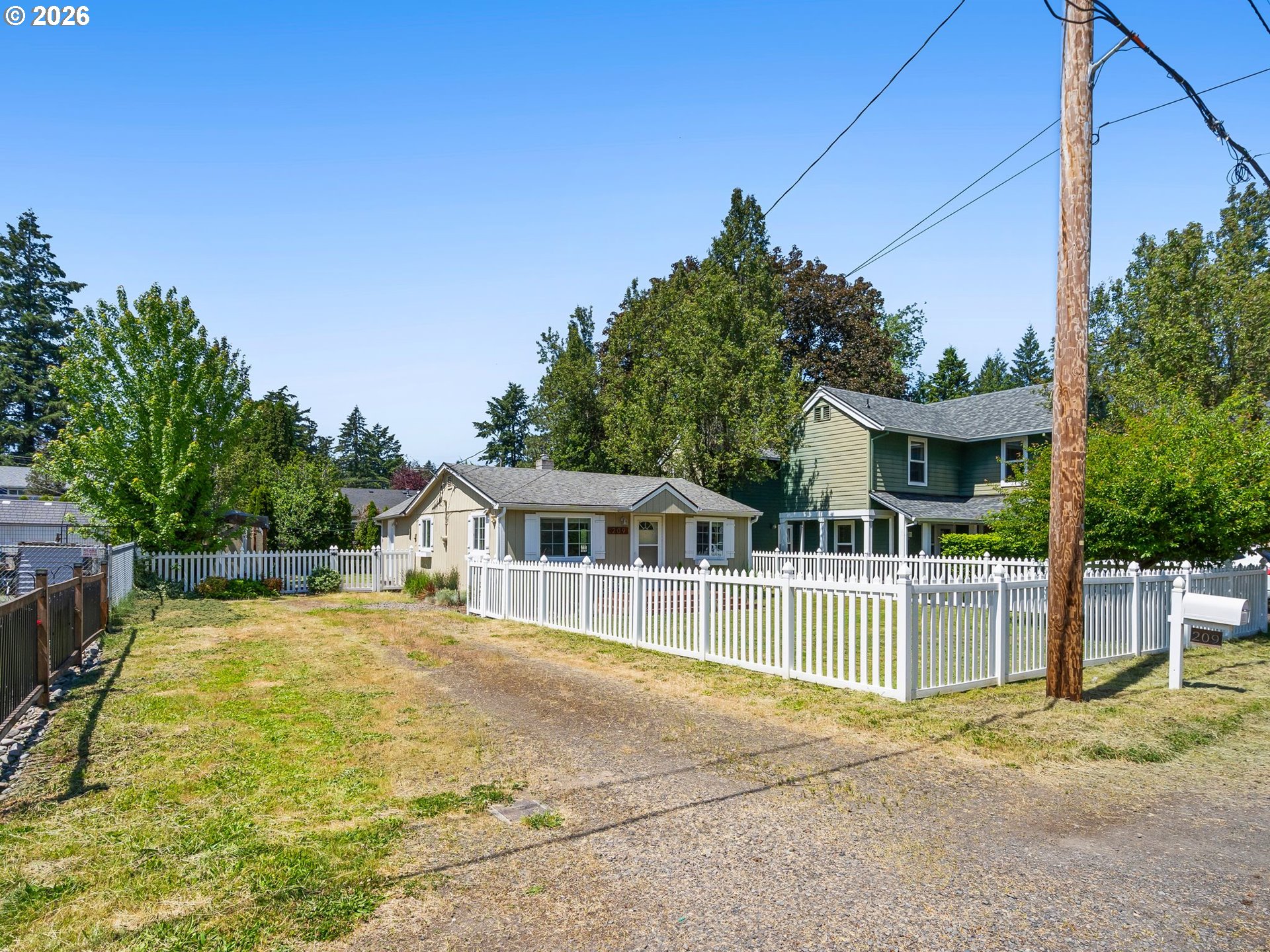 209 Ne 192nd Ave Property Photo 4