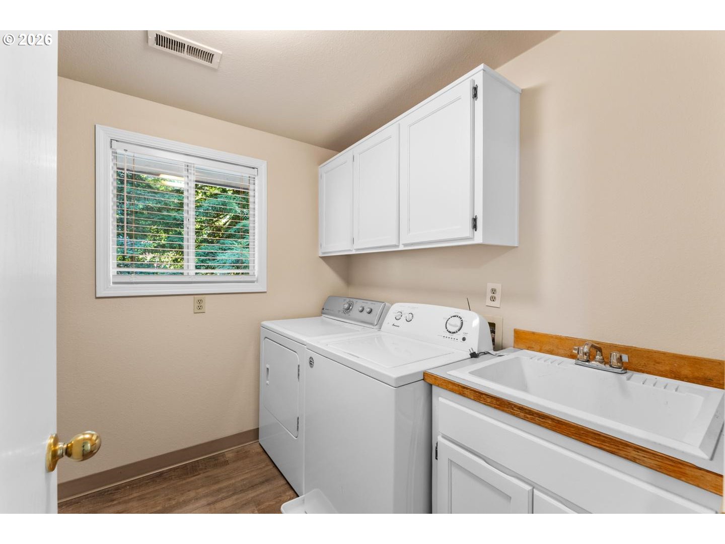 22491 Clark St Property Photo 33