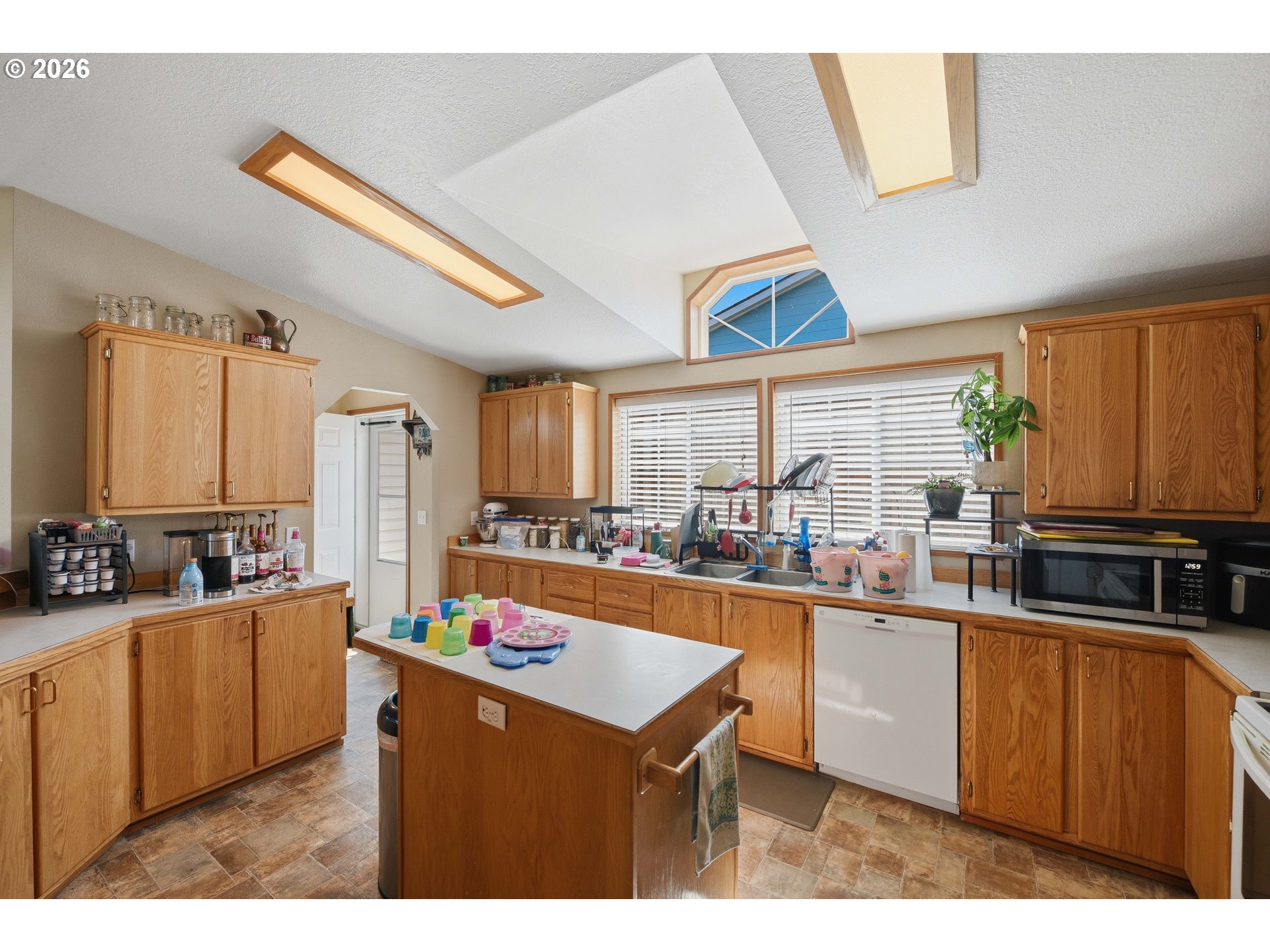 1830 Arthur St Property Photo 8