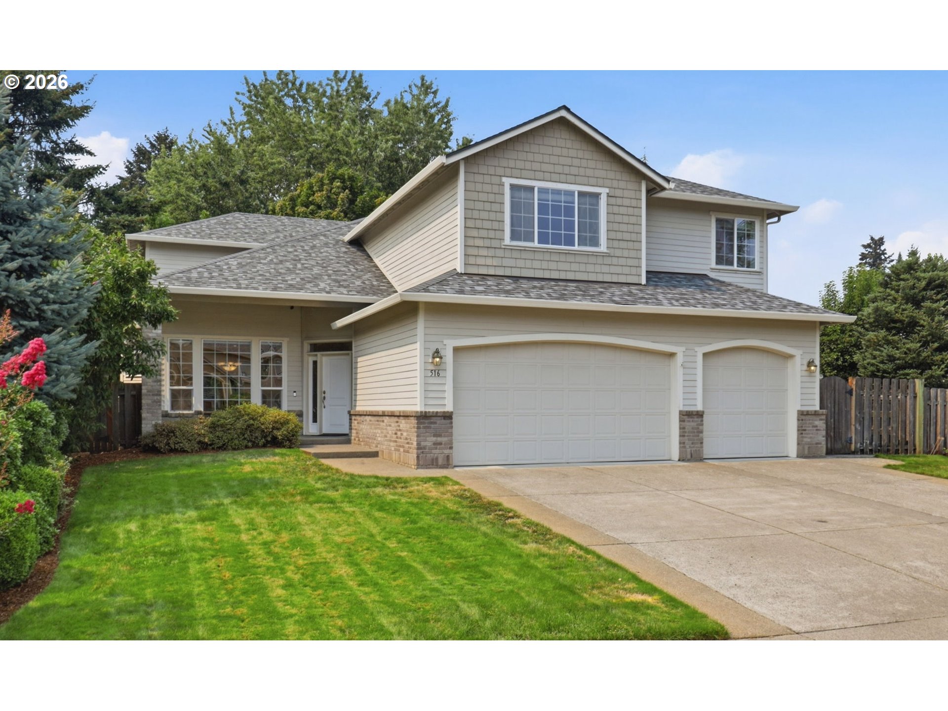 516 Se 200th Pl Property Photo 1