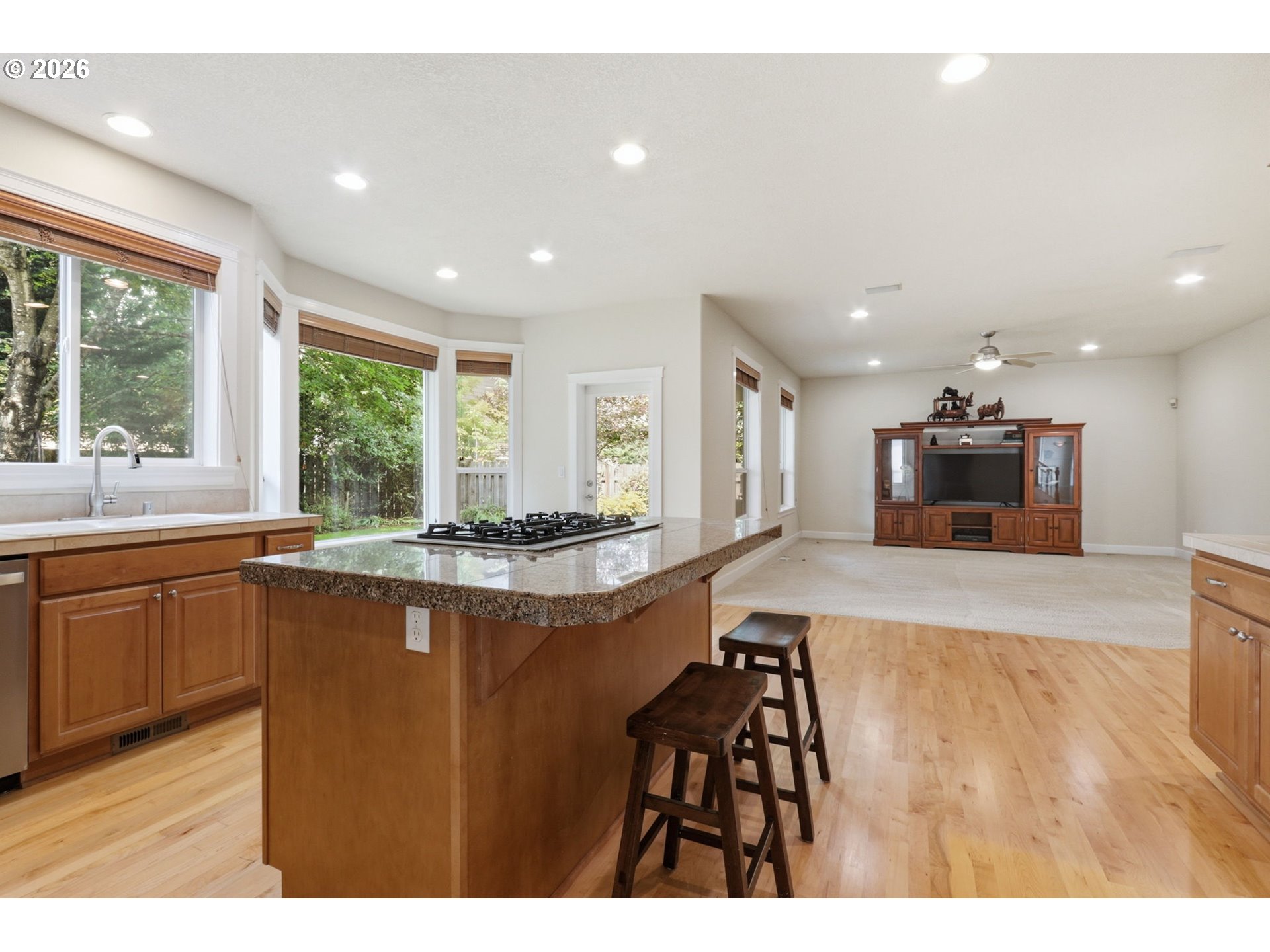 516 Se 200th Pl Property Photo 12